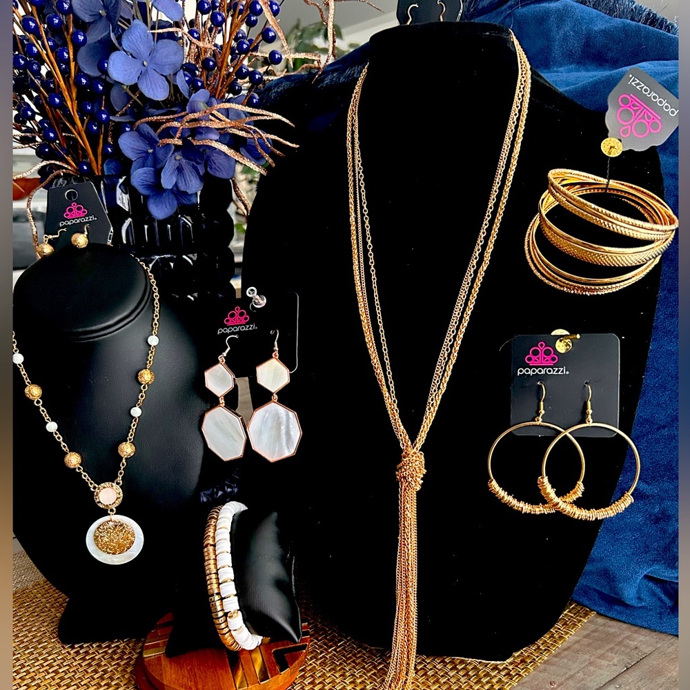 Paparazzi jewelry 6 piece assortment.